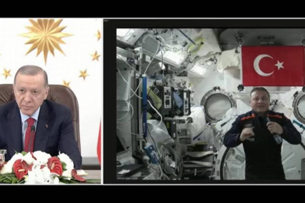 Erdoğan, ilk Türk astronotla görüştü... Türk bayrağı uzayda dalgalanıyor