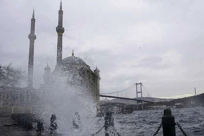 Akdeniz hariç kıyılarda yağış var... Marmara