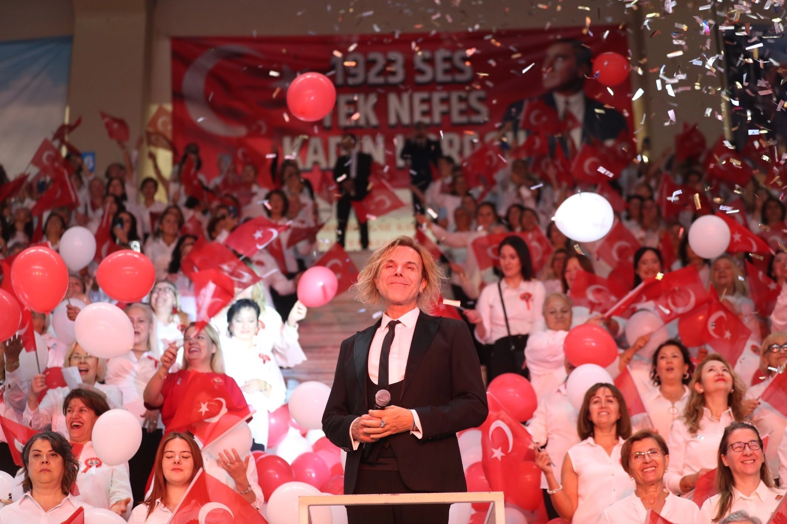 Soner Arıca ve 1923 Kadın Korosundan Cumhuriyetin 101’nci yılı anısına muhteşem konser