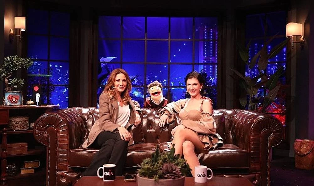 Hande Kazanova: 